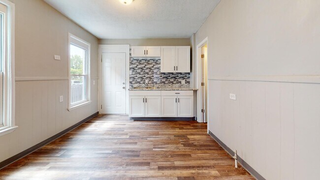 Building Photo - 5001 Denison Ave Unit Down