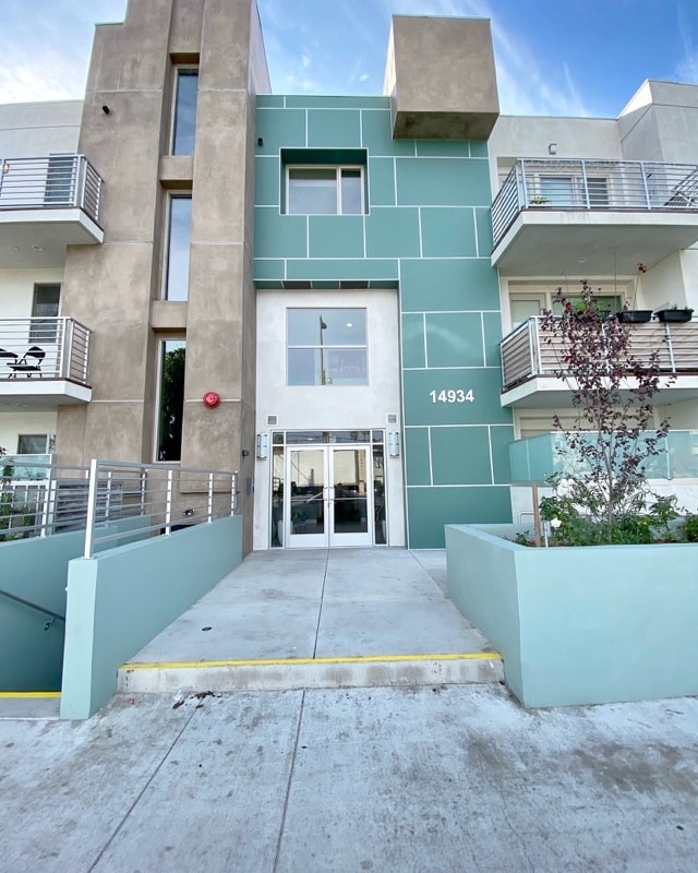 Building Photo - 14934 Burbank Blvd Rental