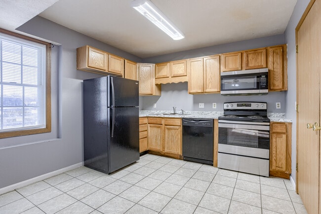 Salt Creek Townhomes - Salt Creek Townhomes