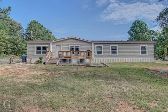 4BD/2BA home with fenced back yard. - 4BD/2BA home with fenced back yard.