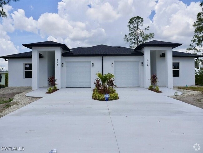 Building Photo - 918 Eisenhower Blvd Rental