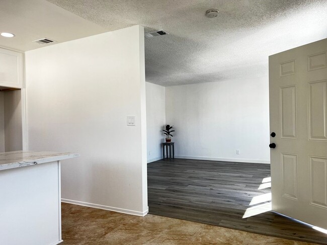 Photo - 7631 Amazon Dr Unidad 4