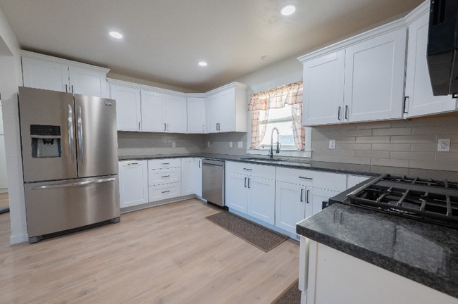 Photo - 945 N 7th E St