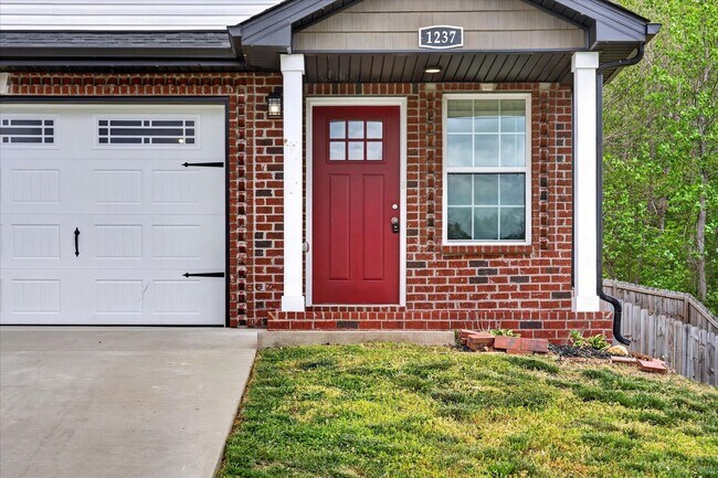 Photo - Pet Friendly Three Bedroom!