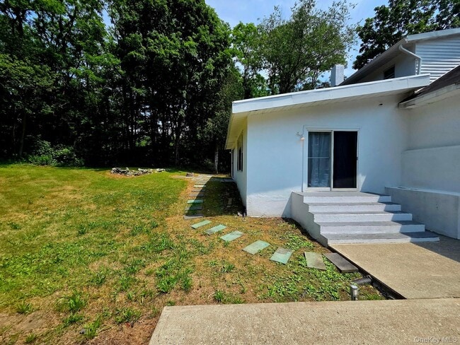 16 Ernest Ln