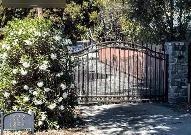 Gate for privacy - 1822 Roosevelt Ave Unit 1822
