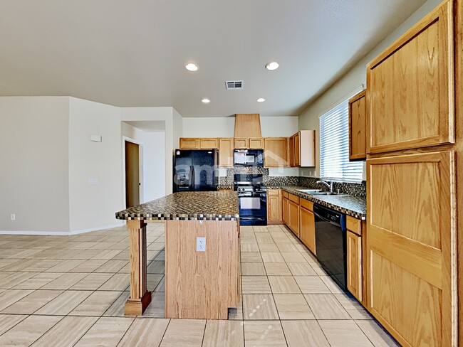 Photo - 520 Moses Lake Ct