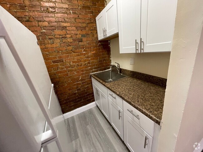 Building Photo - Spacious, Updated 2 Bed Close To The T! Rental