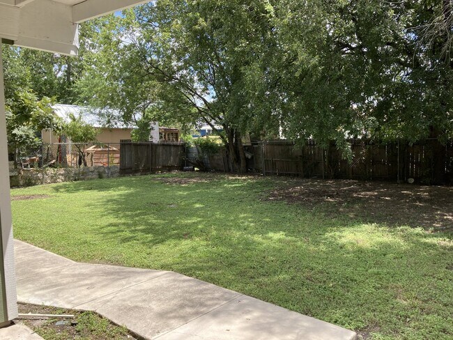 Updated 2 Bedroom Home with Bonus Room and Covered Patio