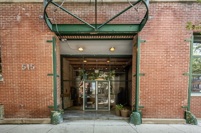 Building Photo - 515 N Noble St Unit 113
