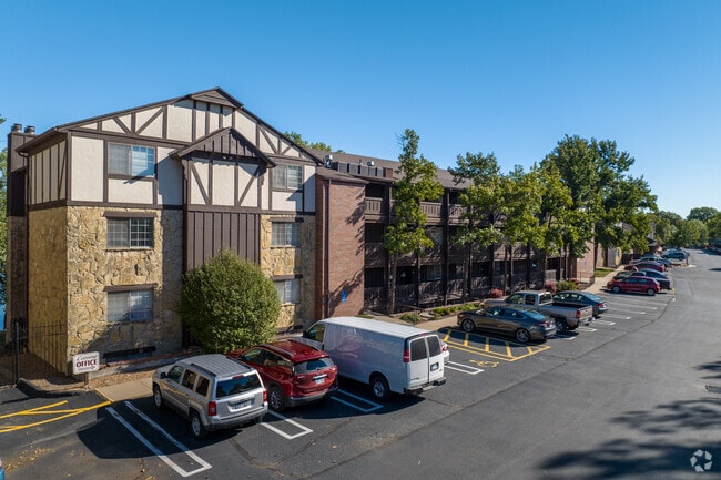 Building Photo - Twin Lakes Apartments
