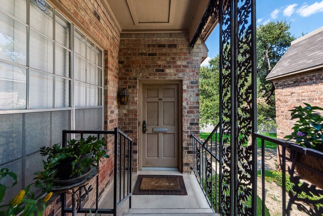 Photo - 4349 Bellaire Dr S Unit 228