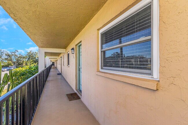 Photo - 12300 Park Blvd Unidad 221