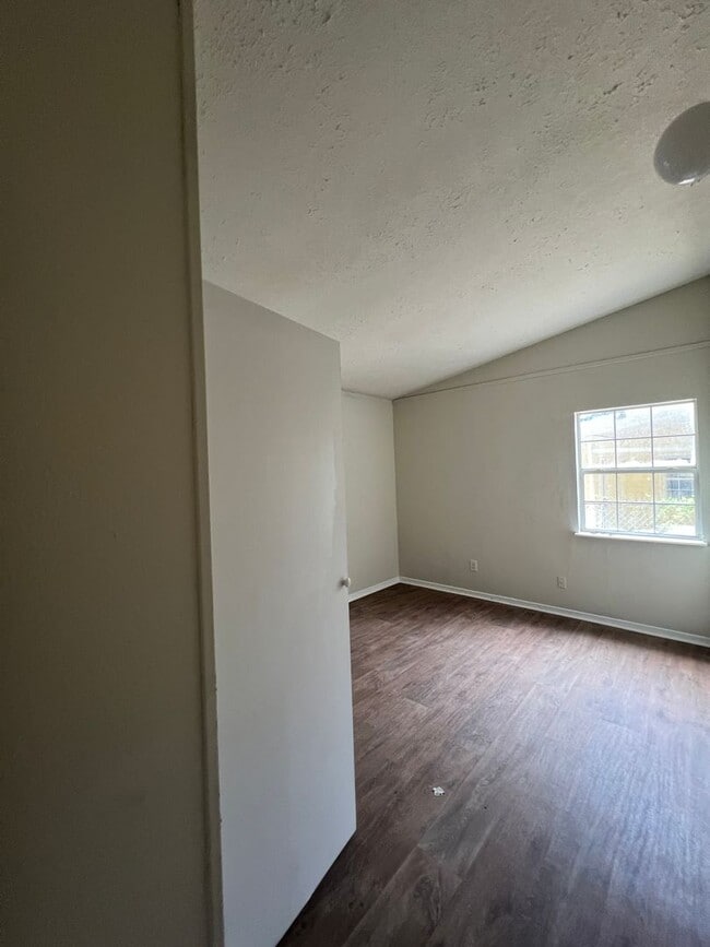 906 Kings Rd