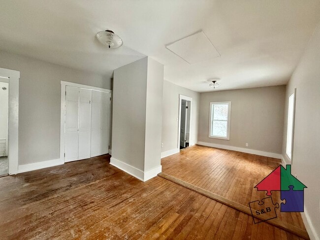 Building Photo - 32 Hall St Unit 1