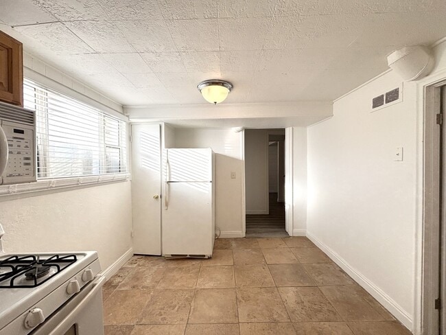 Building Photo - 119 E Leslie Ave