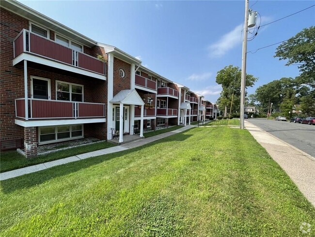 Building Photo - 18 Francis Ave Rental