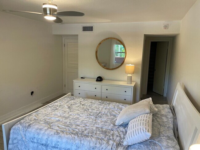 Photo - "Charming 1-Bedroom Oasis with Spacious Living in the Heart of Coral Gables!"