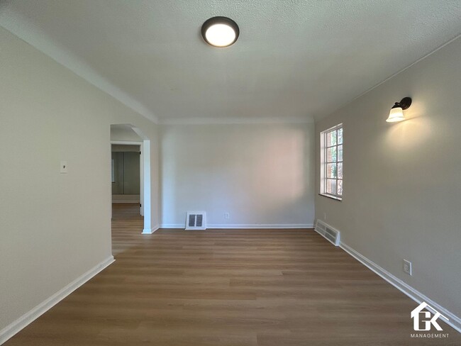 Photo - 19212 Curtis St