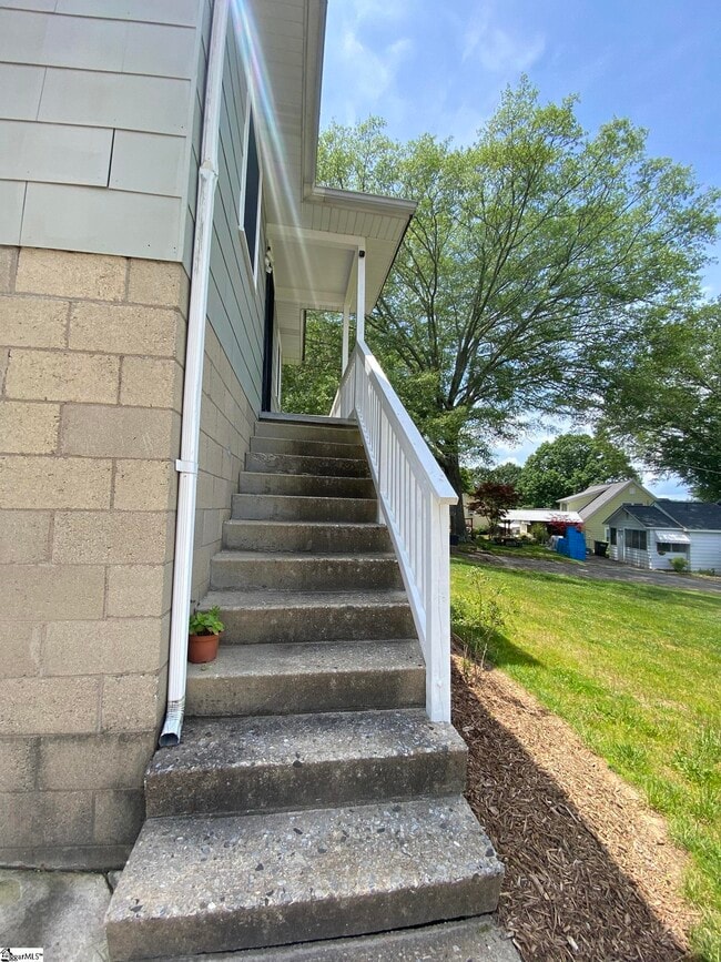 Photo - 134 E Jones Ave