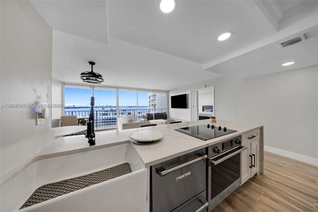 Photo - 7601 E Treasure Dr Unidad 1722