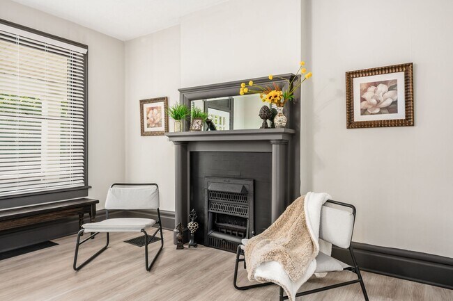 Photo - 418 E Oakland Ave