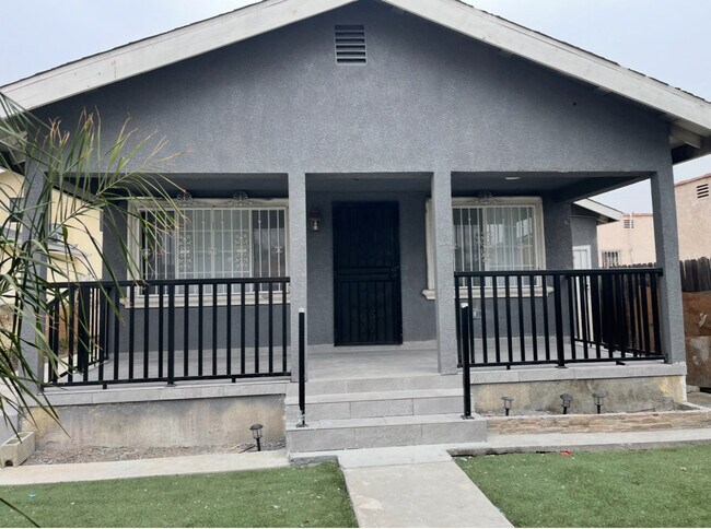 Photo - 119 E 87th St Unidad 2 bed 2 bath Duplex Rental