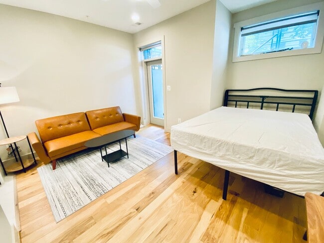 Living Space - 527 Longfellow St NW