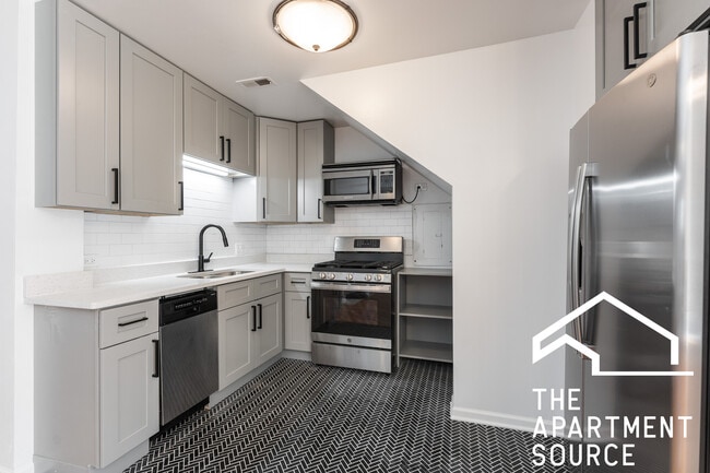 Photo - 1875 N Sheffield Ave Unidad A