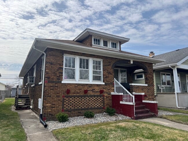 Photo - 331 157th St