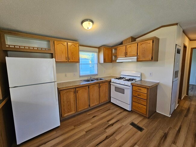 Building Photo - 35 Woodside Ln