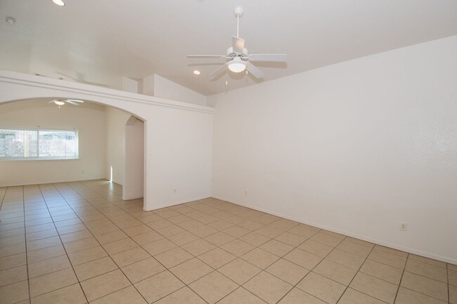 Photo - 3 BEDROOM HOME WITH MOUNTAIN VIEWS!