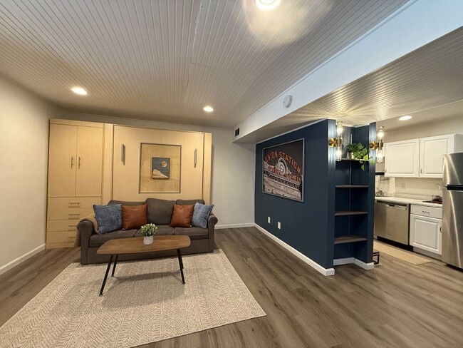 Building Photo - Beautiful Studio in Glendale Area - 1 month Free Rent