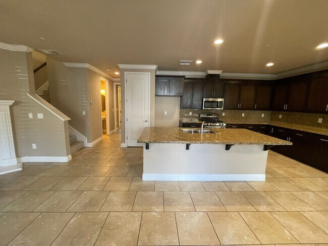 687 Addison Ln