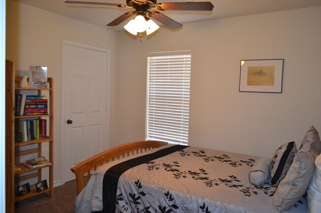 Photo - 3/3 WITH GREAT PRIVACY FENCED BACK YARD FOR YOUR FURRY FRIEND