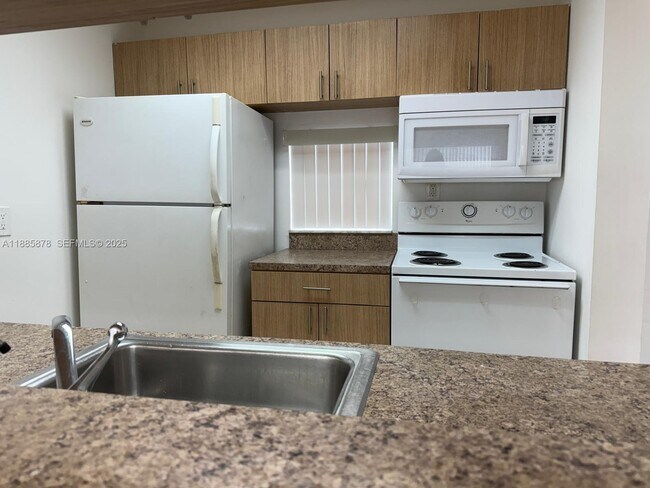 Photo - 8550 N Sherman Cir Unit 403