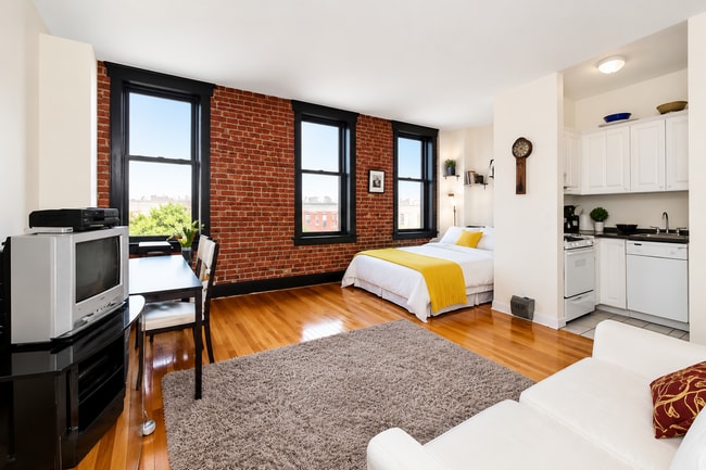 Building Photo - 1615 Q St NW Unit 1010 at the Cairo