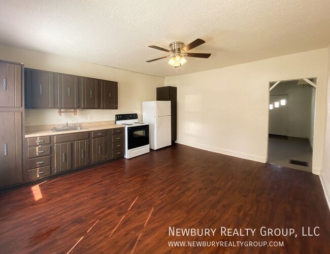 Charming Move-In-Ready 2-Bedroom Townhome - 37 Hickory St