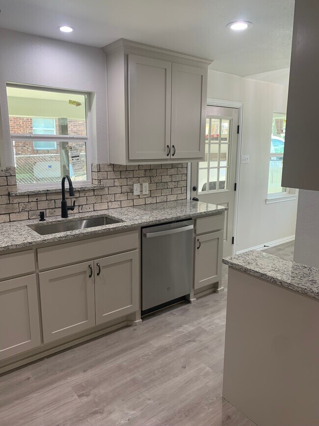 Photo - 402 N Monroe St