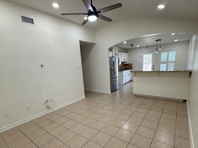 Photo - 1021 Savannah Loop