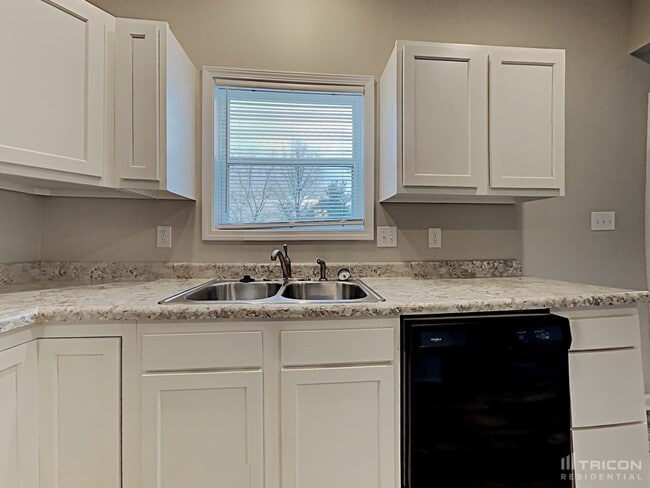 Photo - 1096 Tomahawk Pl