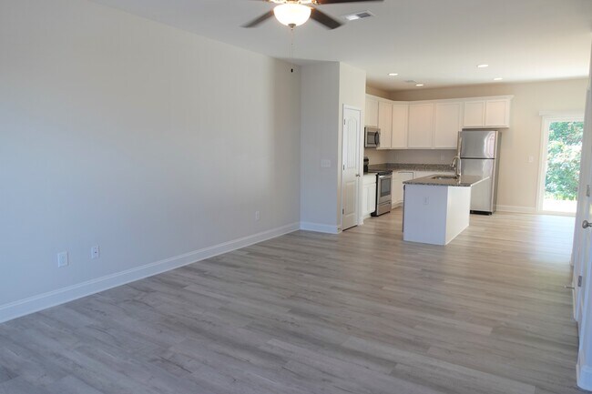 Photo - 128 Creekland Wy