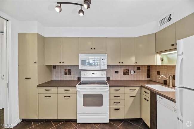 Building Photo - 12700 Lake Ave Unit 608 Rental
