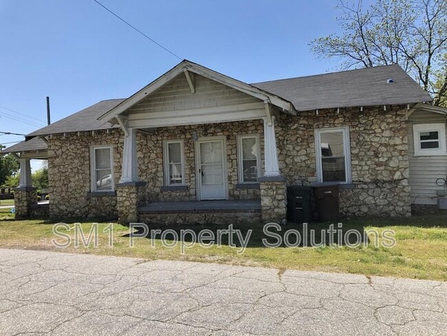 Photo - 2823 E Bessemer Ave