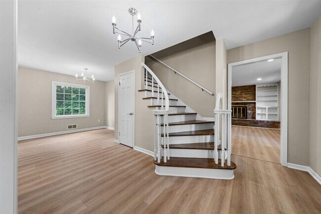 Photo - 725 Temple Ct