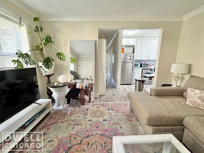 Photo - 3820 N Greenview Ave Apartment