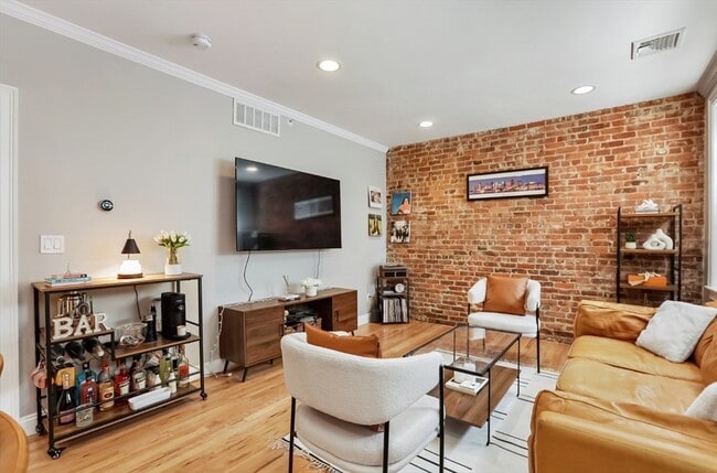 Photo - 454 Hanover St