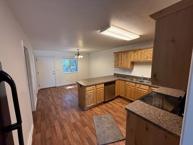 1720 E Main St