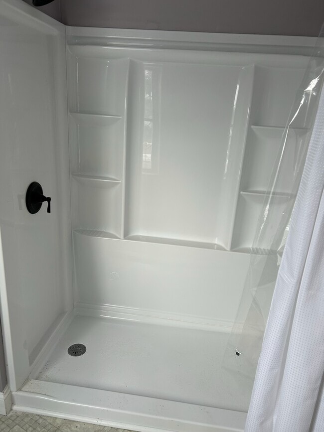 Bathroom - 1921 N James St