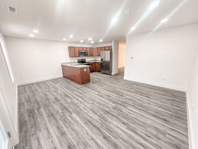 Photo - 126 Ivy Trce Unit A